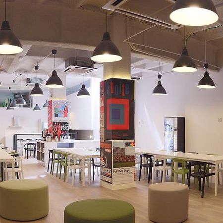 Hola Hostal Eixample Барселона Екстериор снимка