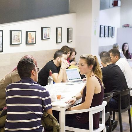 Hola Hostal Eixample Барселона Екстериор снимка