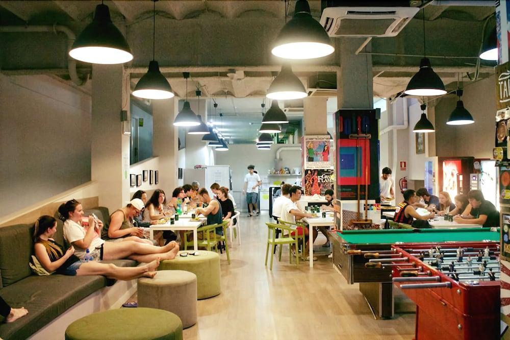 Hola Hostal Eixample Барселона Екстериор снимка