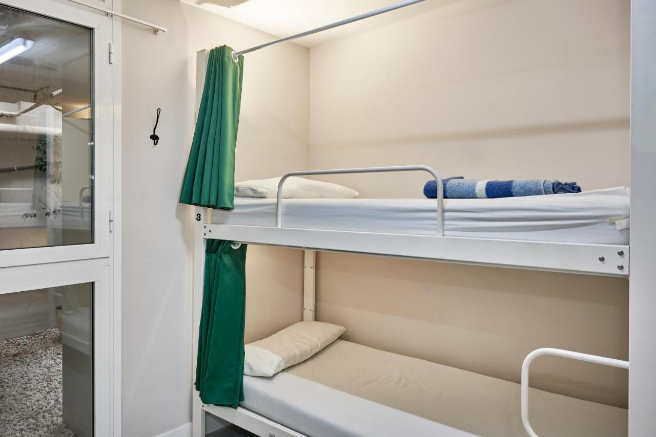 Hola Hostal Eixample Барселона Екстериор снимка
