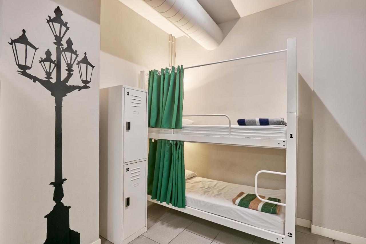 Hola Hostal Eixample Барселона Екстериор снимка