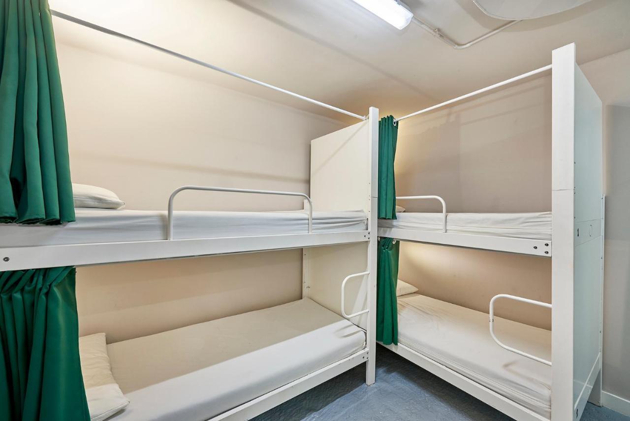Hola Hostal Eixample Барселона Екстериор снимка