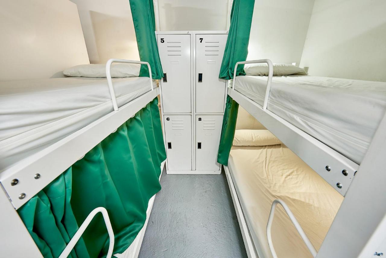 Hola Hostal Eixample Барселона Екстериор снимка
