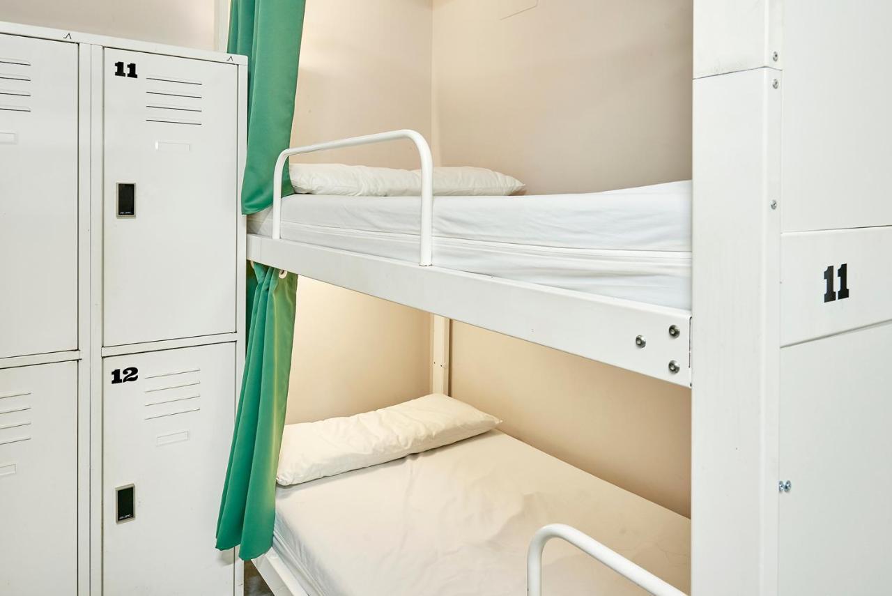 Hola Hostal Eixample Барселона Екстериор снимка