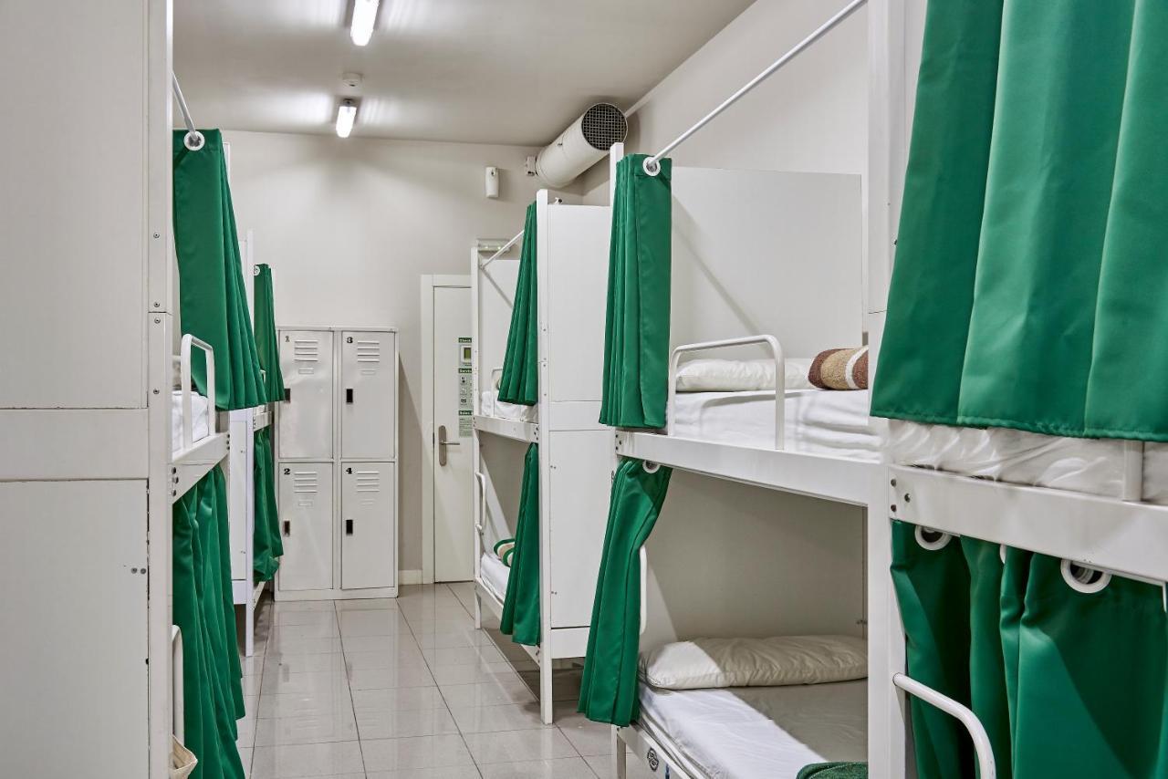 Hola Hostal Eixample Барселона Екстериор снимка