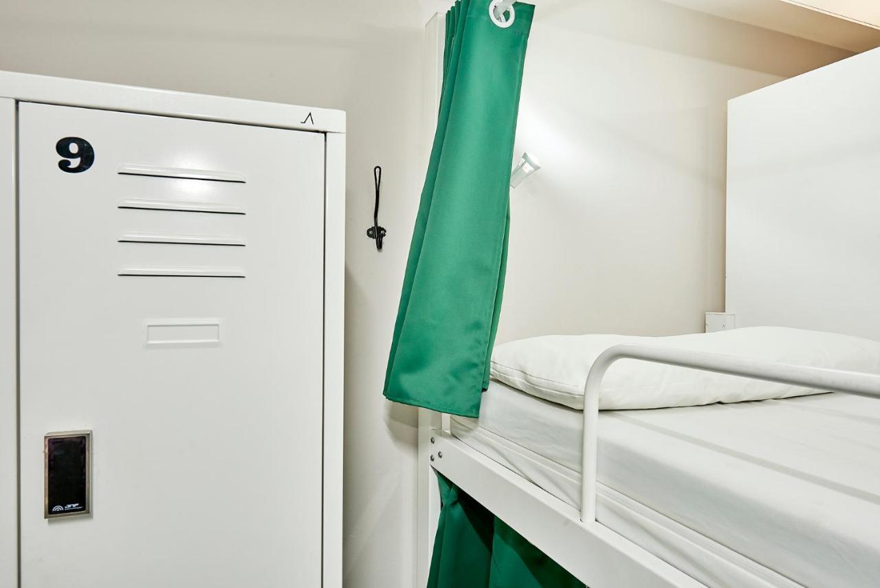 Hola Hostal Eixample Барселона Екстериор снимка