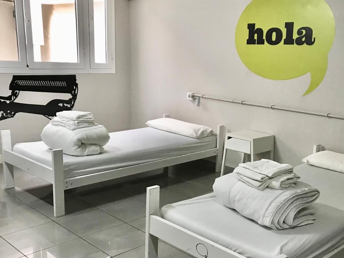 Hola Hostal Eixample Барселона Екстериор снимка
