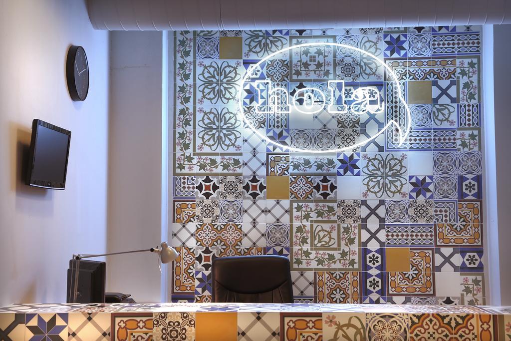 Hola Hostal Eixample Барселона Екстериор снимка