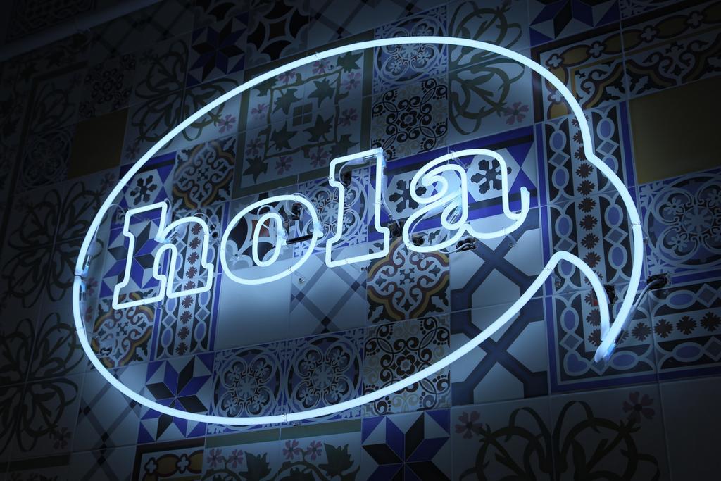 Hola Hostal Eixample Барселона Екстериор снимка