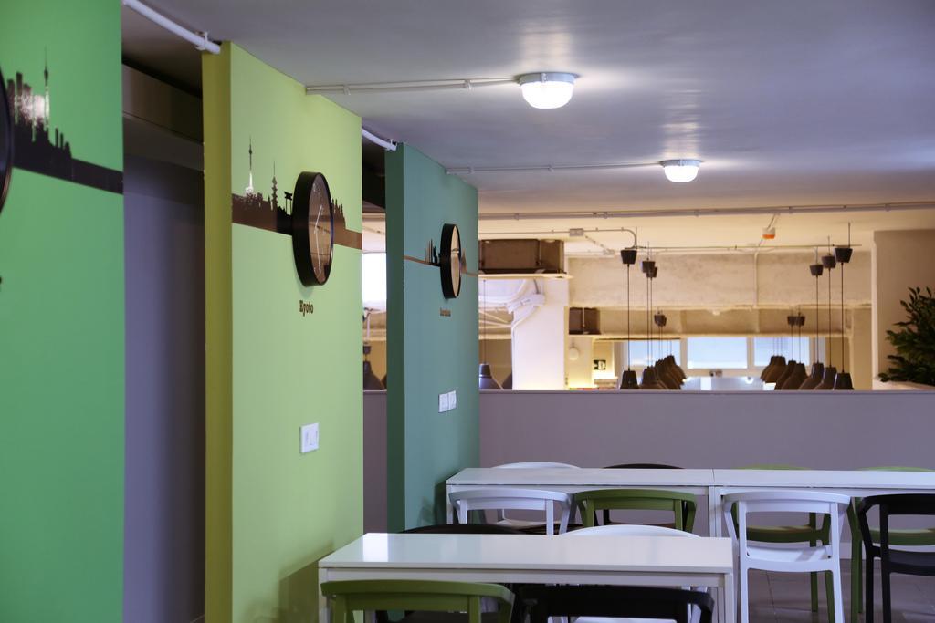 Hola Hostal Eixample Барселона Екстериор снимка