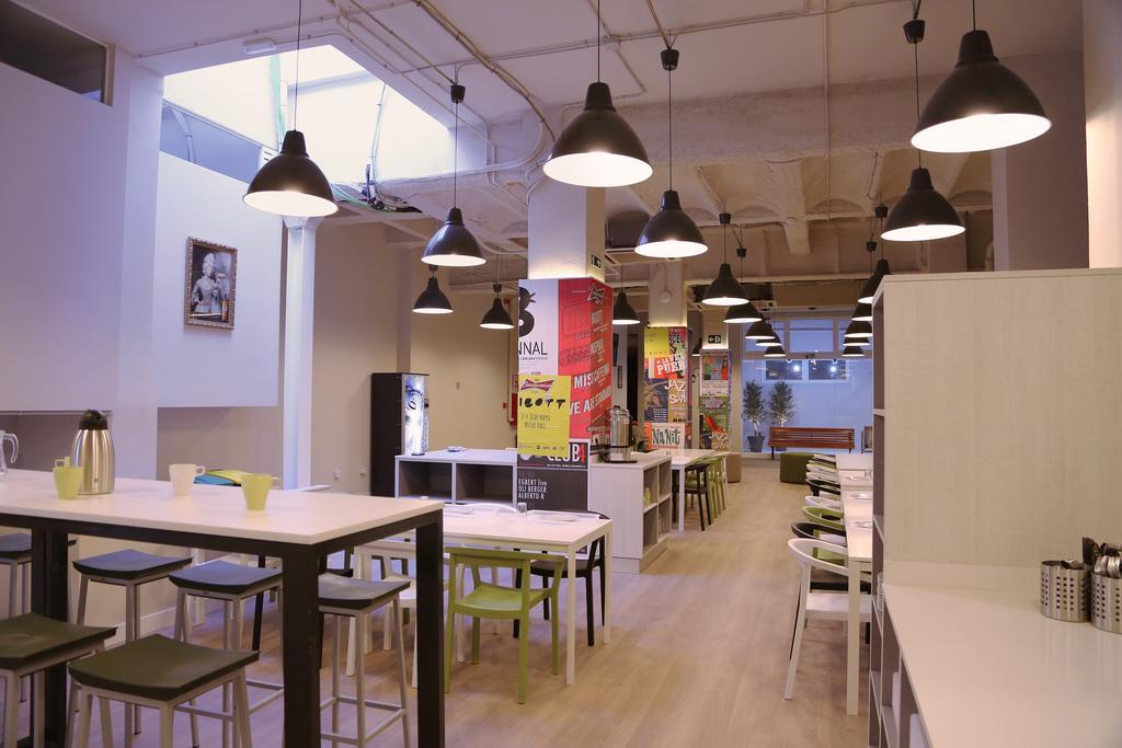 Hola Hostal Eixample Барселона Екстериор снимка