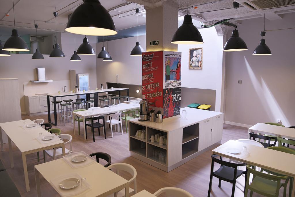 Hola Hostal Eixample Барселона Екстериор снимка