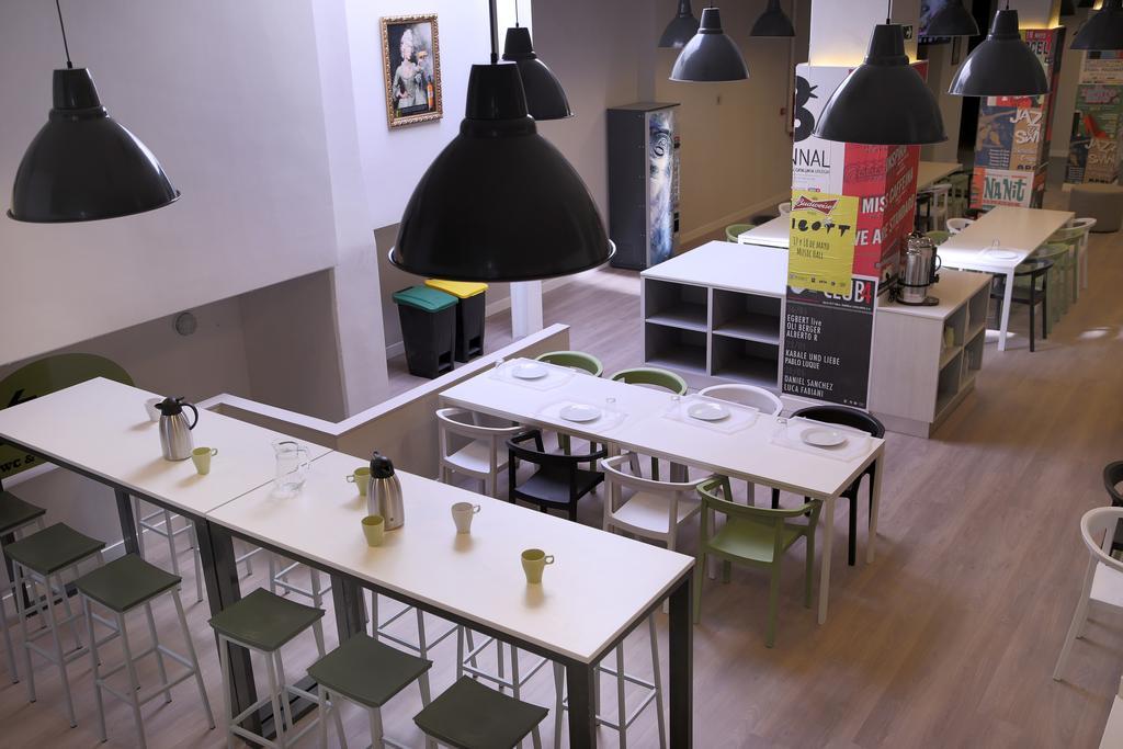 Hola Hostal Eixample Барселона Екстериор снимка