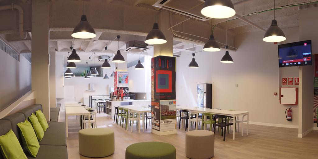 Hola Hostal Eixample Барселона Екстериор снимка